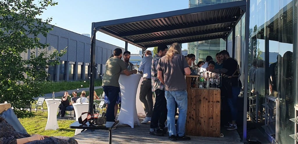 GlessHub community on the terrace