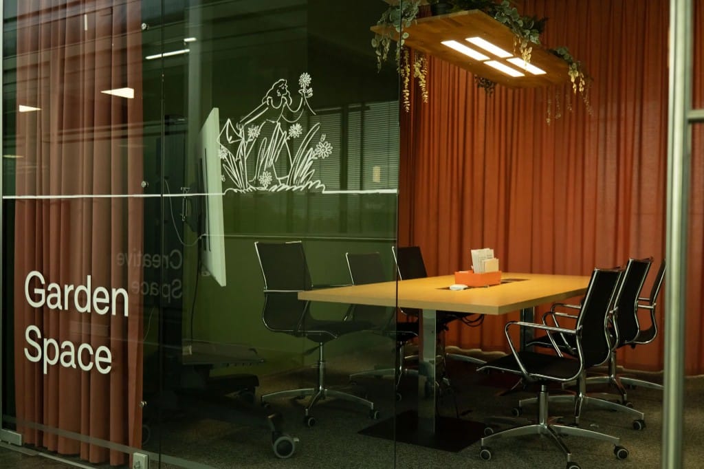 Garden Space meeting room with table, chairs and screen